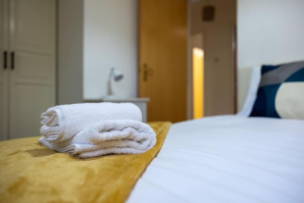 Morden London Apartment, By The Sea With Free Parking Exterior photo